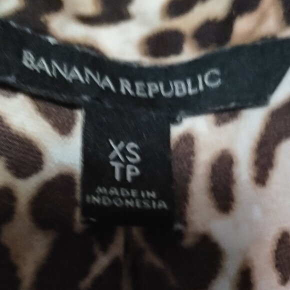 Leopard print short-sleeve button-front blouse, EUC - Picture 6 of 7